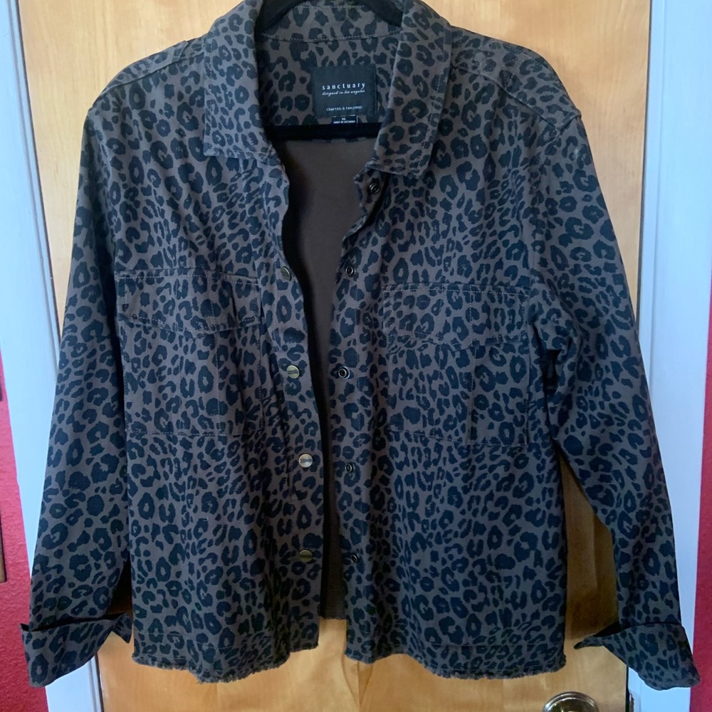 Sanctuary Leopard Print Jacket - Black and Brown with fringed  bottom.